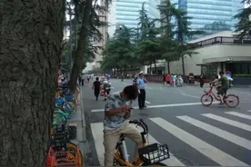 今日全民围观美国驻成都总领馆：咋还不冒烟图片