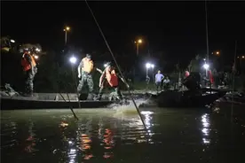 赴汤蹈火为人民——武警湖南总队全力以赴抢险救灾记事图片