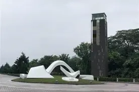 又曝丑闻！台军校已婚男上校与女中校亲密挽手登山，双双被调职图片