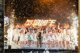 中国首档音乐团体竞演节目《炙热的我们》落幕，彩虹合唱团问鼎“炙热团王”图片