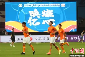 中超联赛大连、苏州两地开赛图片