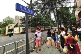 货拉拉开进美国驻成都总领馆图片