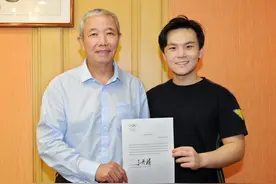 “钢琴少年”陈启天被聘为“一个鸡蛋计划”发起人和形象大使图片
