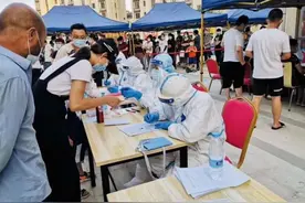 现场泪流满面，核酸检测采样人员被彻底“打败”图片