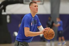 「人物志」波尔津吉斯：贫血症拉脱维亚男孩 踏上了NBA季后赛舞台图片