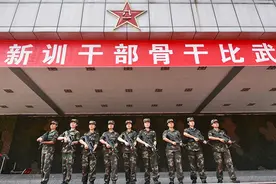 准备入伍的女兵看这里，你们的班长来了图片