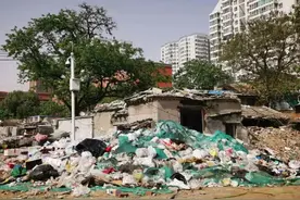 残垣断壁、荒草丛生！丰台这片拆迁废墟上，还住着人图片