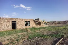 临河镇集中拆除辖区多处违章建筑图片