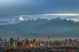 超150万次阅读！这张刷屏的成都遥望雪山照是“今年最漂亮的幺妹峰”图片