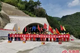 莆炎高速三明段新岭仑隧道右线顺利贯通图片