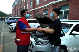 石家庄：65岁老人热心道路救援 帮助别人收获快乐图片