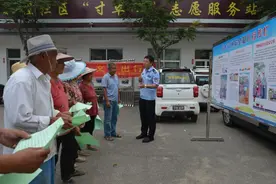 沂水交警加强老年人交通安全宣传图片