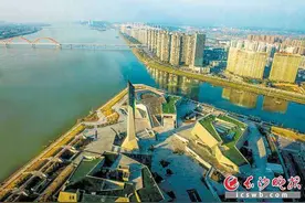 城市与乐团共奏的交响图片