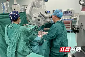 学霸带“瘤”高考657分，湘雅专家迎难拆弹助其新生图片