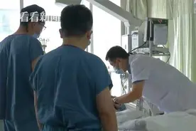 可怕！长期熬夜玩手机 23岁女子心脏停跳了3天图片
