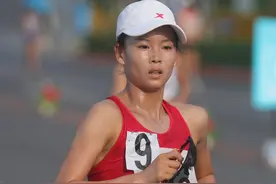 田径——2020年全国竞走邀请赛：杨家玉夺得女子20公里竞走冠军图片