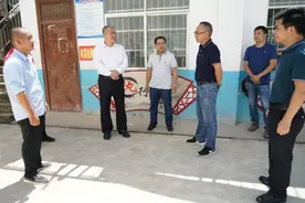 基层党建 | 罗卫东到隆林金钟山督导检查软弱涣散村党组织整顿工作及脱贫攻坚工作图片