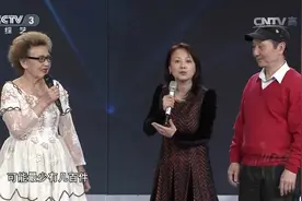 越战越勇：92岁俄罗斯奶奶人老心不老，爱穿漂亮裙子喜欢洋娃娃视频封面