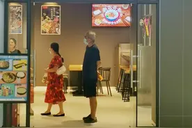 机器人烹饪，桌面自动清洁 24小时“机器人便利店”进入珠海图片