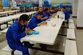 暖胃又暖心！中石化油库“深夜食堂”上线，为一线员工送福利图片