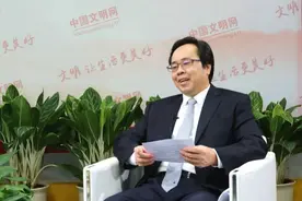李小甘因年龄卸任深圳市委常委宣传部部长，获评“善谋划重实干”图片