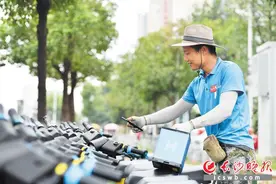 哈啰出行“换电员”：日换电池300多块，为城市加能量图片