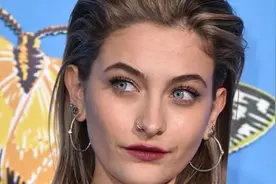 迈克尔•杰克逊的女儿都已经22岁了？图片