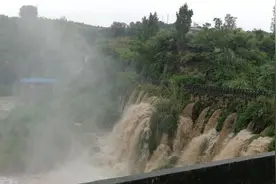 四川资中降下暴雨 目前暂未发现重大险情 暴雨橙色预警信号继续有效图片