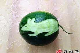 巧手市民余跃军 西瓜刻出十二生肖图片