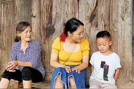 白天教书晚上街唱，就为“点亮孩子们眼中的光”图片