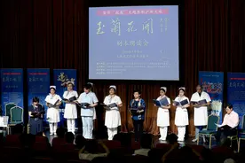 首部抗疫题材沪剧《玉兰花开》剧本朗读，援鄂女医护哽咽了图片