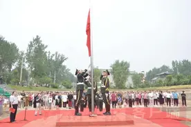国旗班首任班长“八一”登封垌头村讲述国旗故事图片