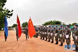 中国第15批赴苏丹达尔富尔维和工兵分队全体官兵荣获联合国“和平荣誉勋章”图片