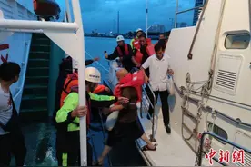 “森拉克”台风致多船遇险 15名渔民获救助图片