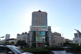 芦淞首富斥资500万包下株洲迪拜塔—<未来·云>天价楼体广告图片