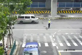 刑事拘留！金杯车司机拖曳辅警30余米图片