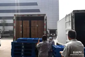 石药集团21万盒抗疫药品紧急发往新疆图片