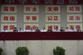 德阳中学高2020级新生集合完毕，请检阅图片