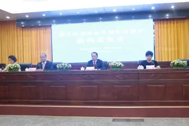 广西横县大力推进招商引资图片
