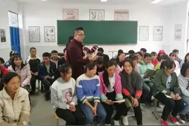 广东一老师退休前做了个决定：带着妈妈去云南支教图片