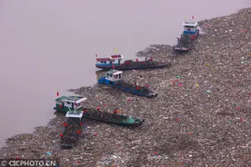 三峡大坝库区漂浮物加紧无痕处理图片