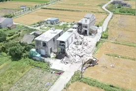 温岭一民宅今晨倒塌，系煤气瓶爆炸，男主人身亡图片