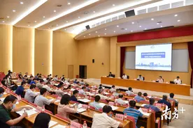 今年东莞将推动不低于900家企业“升规”10000家企业“在规”图片