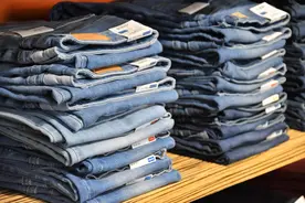 必备单品要落单？疫情期间牛仔裤销量骤减图片