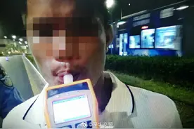 好心开车接朋友，结果朋友没接到自己被查了……图片