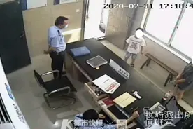 儿子为回请同学吃冰棍，偷家中50元钱拒认错，浙江一妈妈怒拽儿子进派出所图片