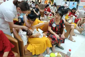 母爱到底有多伟大？今天这场与众不同的母乳快闪告诉你答案……图片