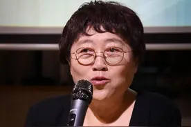 《在世界的枝头短暂停留》：李银河的海边沉思录图片