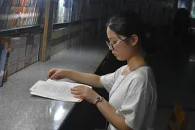 选择考古的湖南高分女孩母亲发声，她从小懂事有主见，说着说着流下眼泪视频封面
