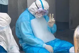 致敬！“抱冰男孩”，找到了图片